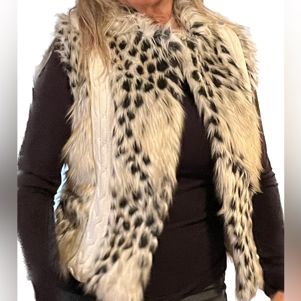 XOXO faux fur vest! Almost NEW! M
